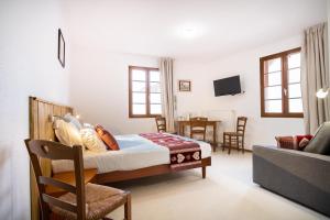 Hotel Relais D'issenheim Host Table - Overview of Hotel Relais Dissenheim