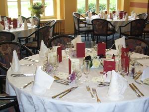 Hotel Restaurant Du Parc De La Colombière - Overview of Hôtel Restaurant Du Parc De La Colombière