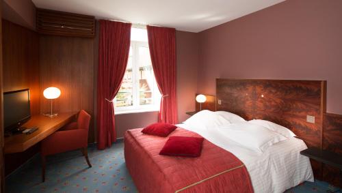 Hotel & Restaurant Le Relais D'Aumale - Overview and Location