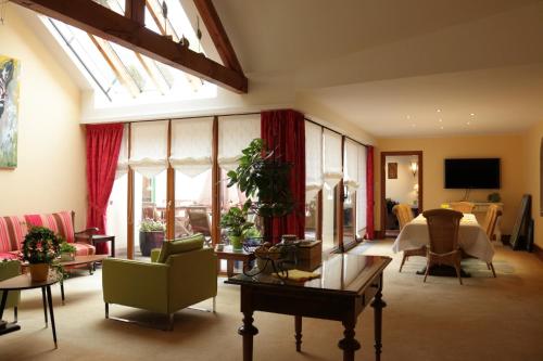 Hotel Restaurant Le Strasbourg - Overview of Hotel Restaurant Le Strasbourg