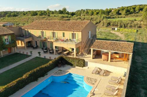 Hotel Terriciaë Maussane - Location and Surroundings