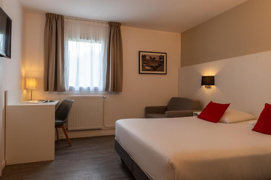 Hotel The Originals Bernay Acropole - Overview of Hotel The Originals Bernay Acropole