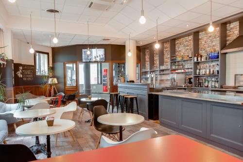 Ibis Angers Centre Chateau - Location and Accessibility