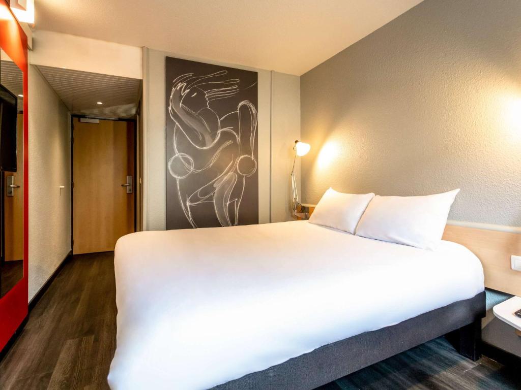 Ibis Bourges Centre - Hotel Overview