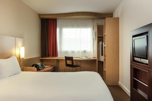 Ibis Cambrai - Hotel Overview