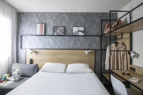 Ibis Gap Centre - Location and Accessibility