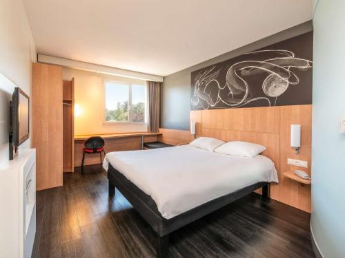 Ibis Issoire - Hotel Overview