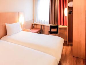 Ibis Lille Centre Gares - Hotel Overview