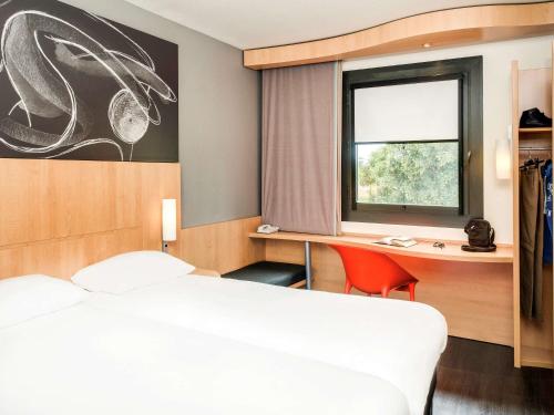 Ibis Montceau Les Mines - Hotel Overview and Location