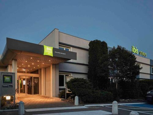Ibis Styles Marseille Airport - Location and Accessibility