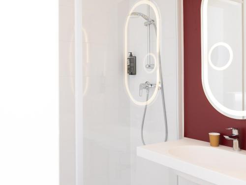 Ibis Valenciennes - Location and Accessibility