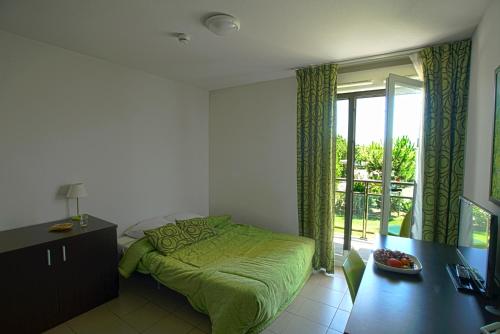 KOSY AppartHôtels - Campus Del Sol Esplanade - Property Overview and Location