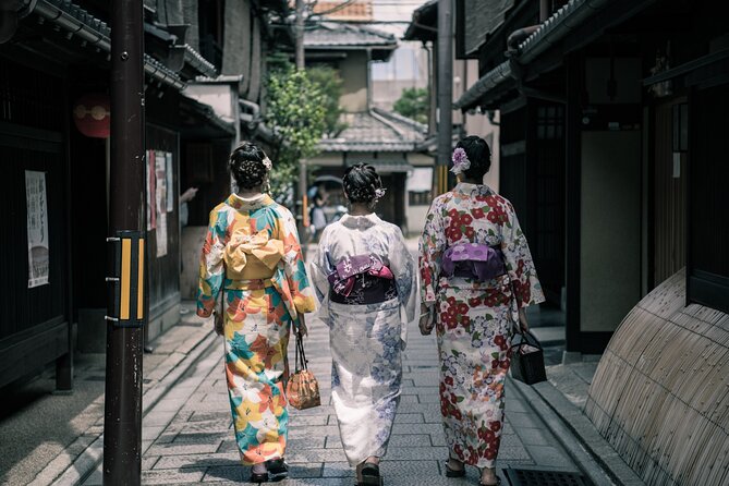 Kyoto Night Walking Tour With a Licensed Local Guide
