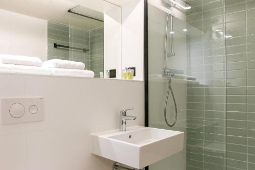 Kyriad Airport Marseille - Hotel Overview and Location