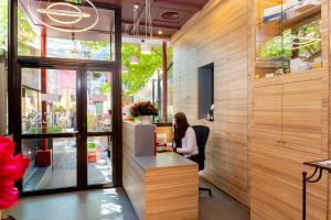 Kyriad Avignon - Palace of the Popes - Location and Accessibility