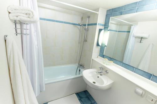 Kyriad Châlons-En-Champagne - Saint-Martin - Hotel Overview and Location