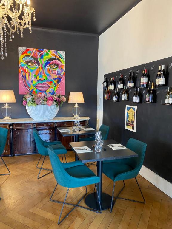 LA VILLA Hotel-Restaurant - Overview and Location