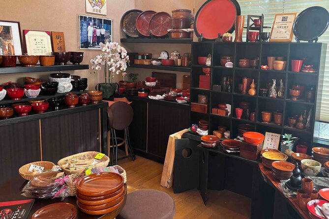 Lacquer Polishing Create Unique Japanese Tableware - Exploring the Art of Lacquer Polishing
