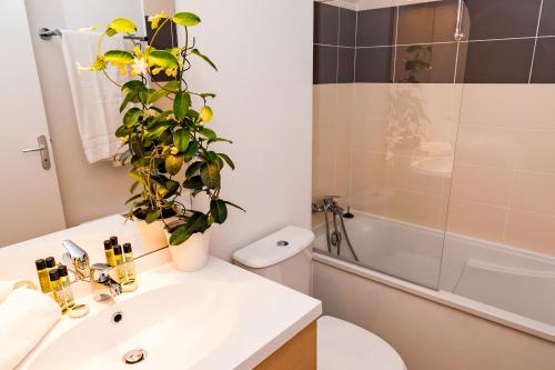 Lagrange Vacances Domaine De Val Queven - Property Overview and Location