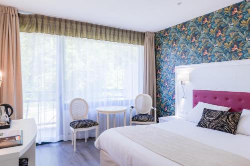 Le Moulin Du Landion Hotel and Spa - Location and Accessibility