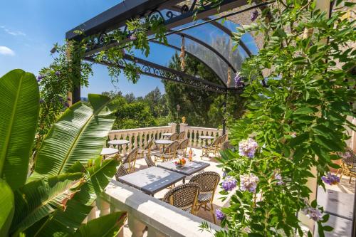 Les Bastides Saint Paul - Hotel Location and Accessibility