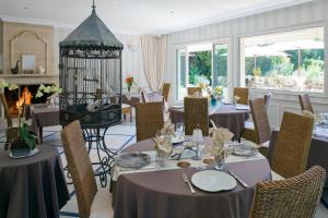 Logis Auberge Du Centre - Hotel Overview and Location