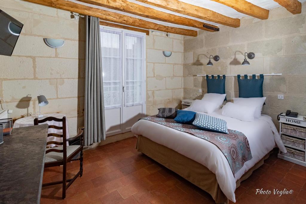 Logis Auberge Le Colombien - Hotel and Restaurant - Location and Accessibility