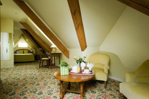 LOGIS - Beautiful Hotel, Lille-West - Overview of LOGIS - Belle Hôtel