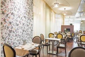 Logis Grand Hotel of the Baths - Hotel Overview and Location