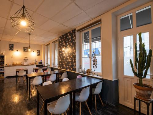 Logis Hotel Au Croissant - Overview of Logis Hôtel Au Croissant