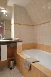 Logis Hotel Calisola Besançon - Evening Stopover - Hotel Overview