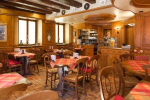 Logis Hotel De La Cloche - Guest Reviews and Ratings