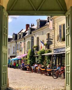 Logis Hotel La Croix Blanche Fontevraud - Hotel Overview and Location