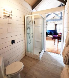 Logis Hôtel Le Bussy - Hotel Features and Amenities