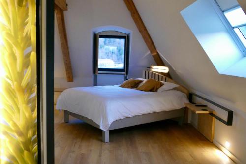 Logis Hotel Le France - Hotel Overview and Location