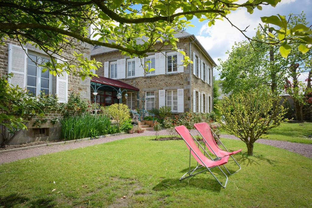 Logis Hotel Restaurant Auberge De La Sélune - Hotel Overview and Location