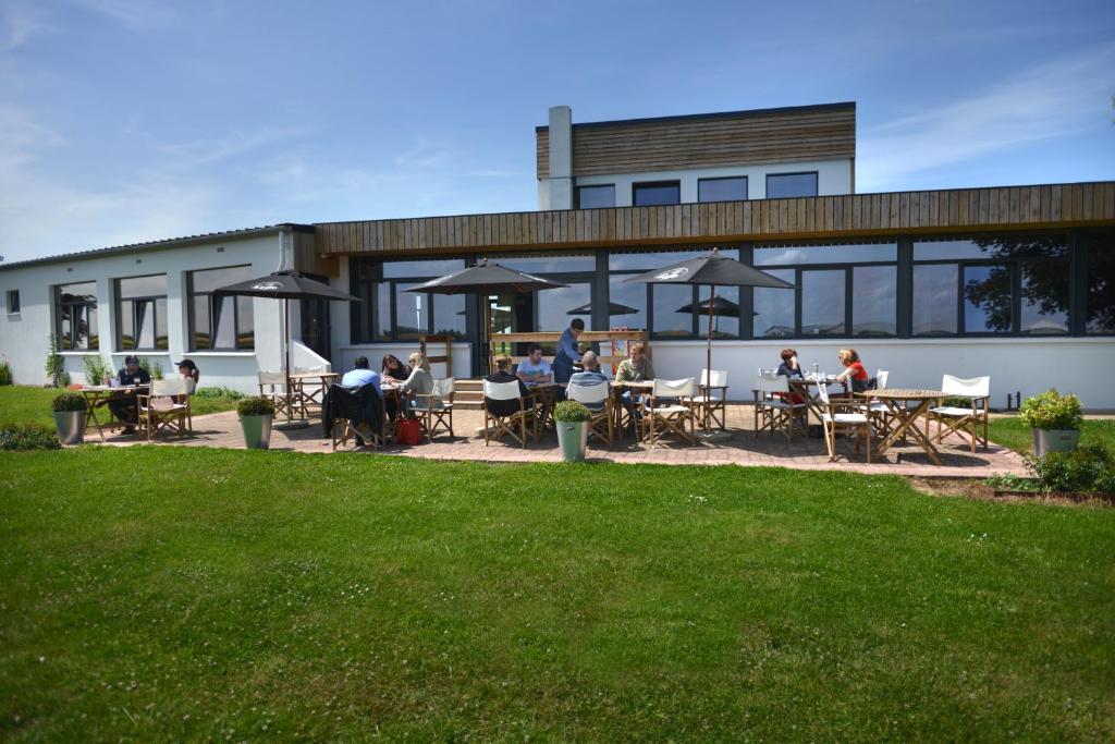Logis Hotel & Restaurant of the Aerodrome of the Bay of Somme - Overview of Logis Hôtel & Restaurant De Laérodrome De La Baie De Somme