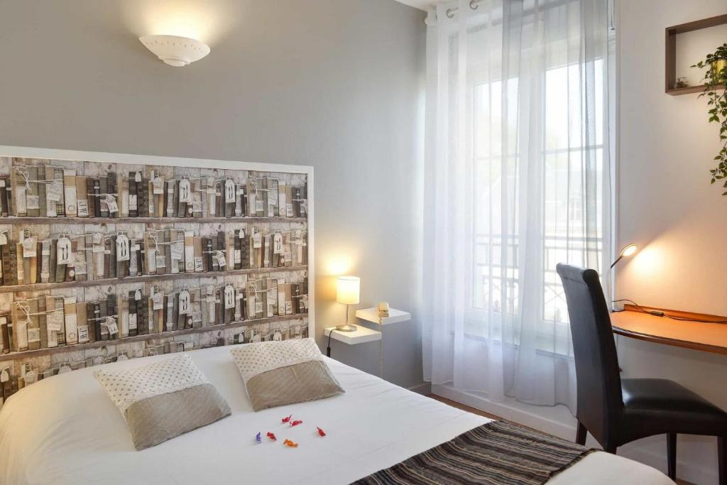 Logis - Hotel Restaurant The Ecu De France - Overview of Logis - Hôtel Restaurant Lecu De France