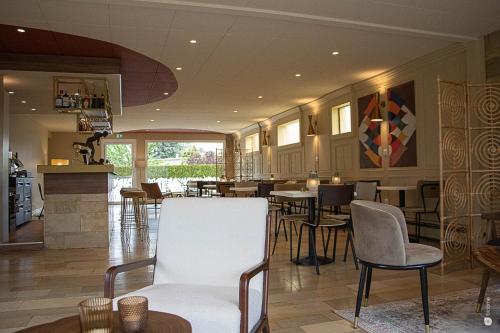Logis Hôtel & Restaurant - the Relais De Montigny - Hotel Overview and Location