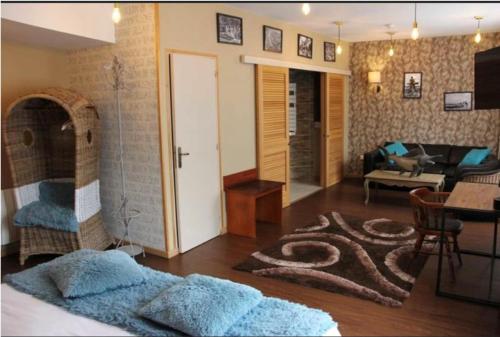 Logis Hôtel & Restaurant - The White Sheep - Hotel Overview and Location