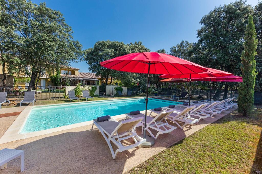 Logis La Bastide De Grignan Hotel & Restaurant La Chênaie - Overview of Logis La Bastide De Grignan