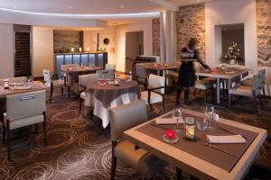 Logis The Relais Saint Jacques - Location and Accessibility