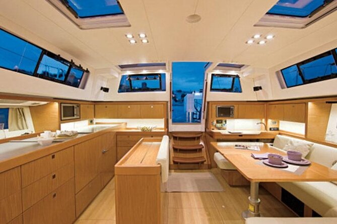 Luxury Diamond Head Sunset Sail
