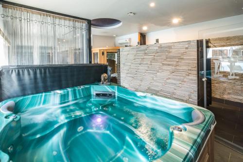 Madrague Hotel Spa Restaurant - Overview of Hôtel Spa Restaurant La Madrague