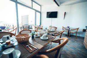 Marina Doro - Hotel Overview and Location