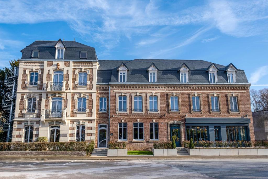 Mayrena Hotel Restaurant - Location and Accessibility
