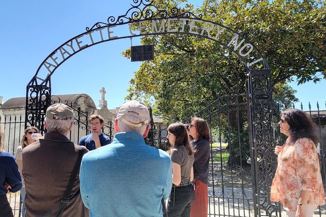 New Orleans Garden District 2 Hour Walking Tour (Small Group)