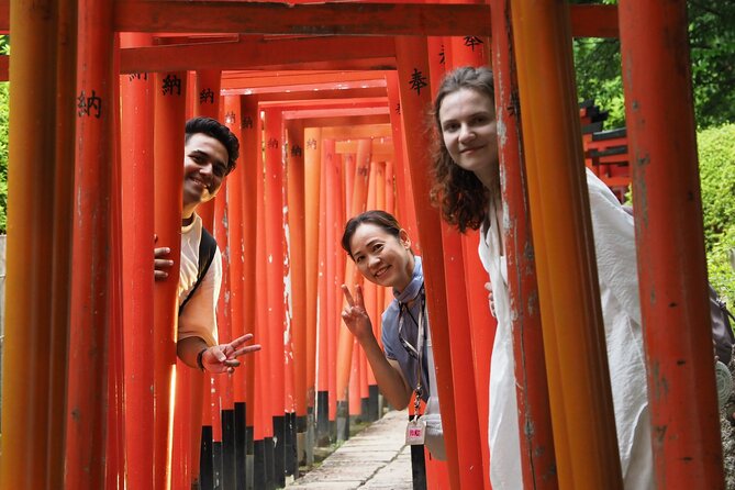 Nezu Shrine and Yanaka: Morning Downtown Walking Tour