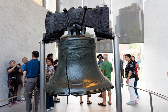 Niagara Falls, Toronto, Philadelphia, DC 5-Day Tour From NYC