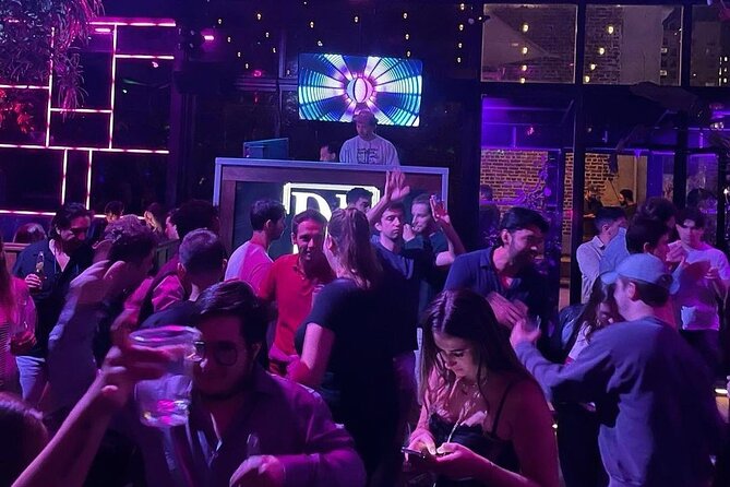 NYC Pub Crawl With Rooftop Clubbing Experience
